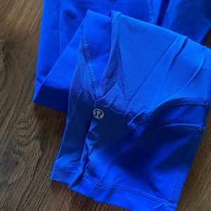 LuluLemon vibrant blue Capri leggings